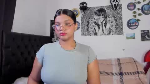 Snapshot of chloe_kisses chatting on 09.27.25 chloe_kisses online show from 09.27.25