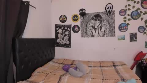 Snapshot of chloe_kisses chatting on 09.30.25 chloe_kisses online show from 09.30.25