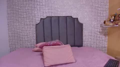 Snapshot of chloe_leroy chatting on 09.30.25 chloe_leroy online show from 09.30.25