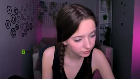 chloe_ley online show from 04.10.26