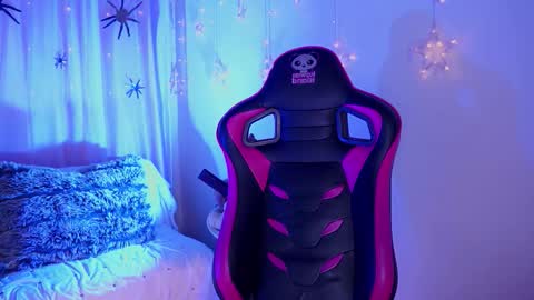 CLOE  online show from 10.30.25