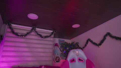 CLOE  online show from 12.15.25