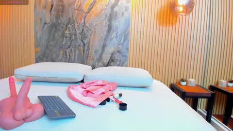 Snapshot of chloe_murray chatting on 10.28.25 CHLOE online show from 10.28.25