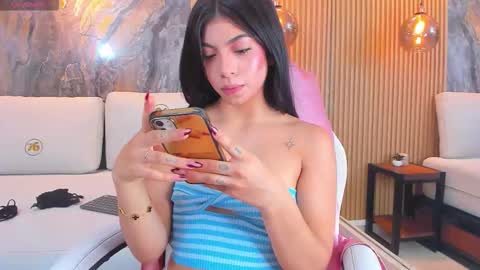 Snapshot of chloe_murray chatting on 11.18.25 CHLOE online show from 11.18.25