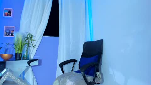 Chloe Miller  online show from 01.15.25