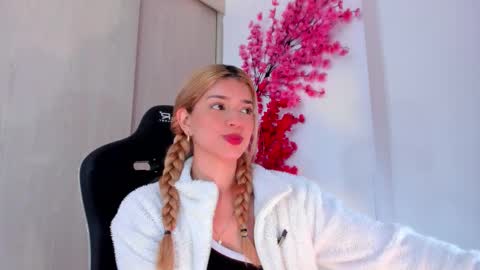 Chloe Miller  online show from 02.01.26