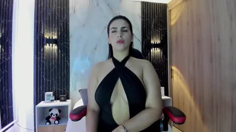 Snapshot of chloe_toms chatting on 10.06.25 chloe online show from 10.06.25