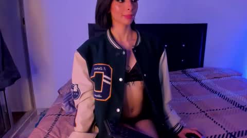 Snapshot of chloeaddamss chatting on 11.29.25 3 online show from 11.29.25