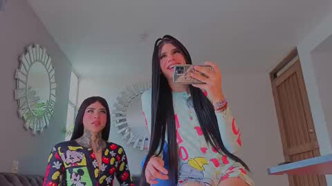 Im Chloe    independent account      online show from 02.13.26