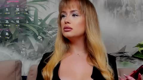 Snapshot of chloeebee chatting on 11.21.25 Chloee online show from 11.21.25