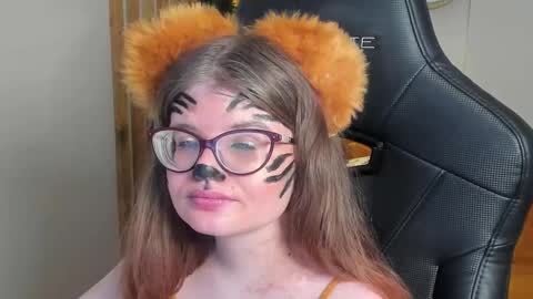 ChloeHalses online show from 02.10.26