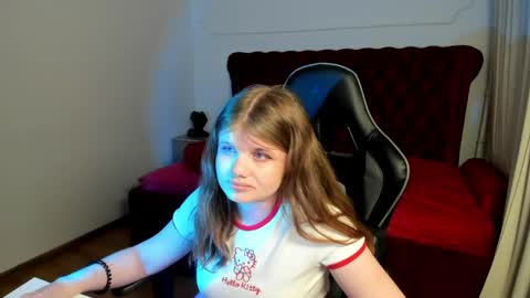 ChloeHalses online show from 06.08.26