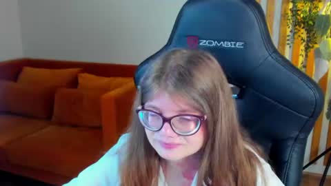 ChloeHalses online show from 06.12.26