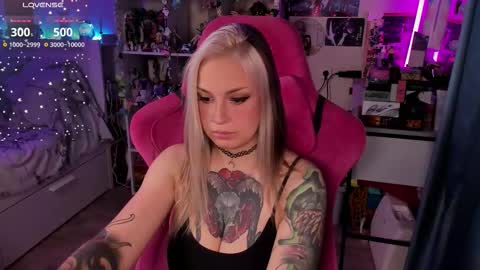 Snapshot of chloekohaku chatting on 10.15.25 ChloeKohaku online show from 10.15.25