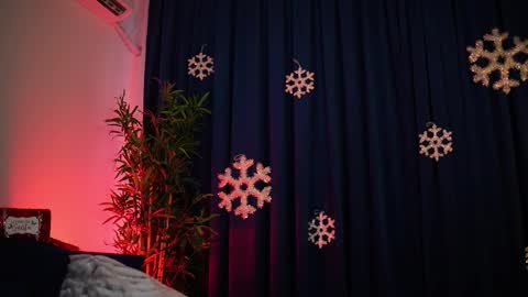 chloemin_ online show from 12.23.25