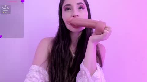 Snapshot of chloeminn chatting on 09.12.25 chloeminn online show from 09.12.25