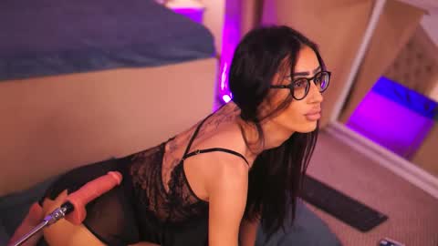 Chlo online show from 12.18.25