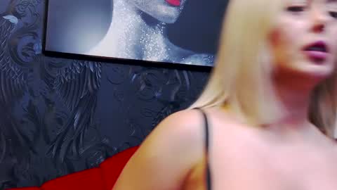 Snapshot of chloevee chatting on 01.20.25 Chloe Vee online show from 01.20.25