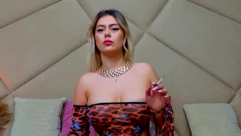 Snapshot of chloevee chatting on 12.22.25 Chloe Vee online show from 12.22.25