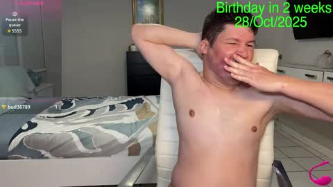 Snapshot of chris___evanss chatting on 10.05.25 Chris Evens online show from 10.05.25