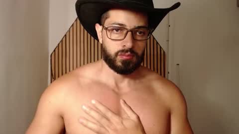 cris         Twitter magnum101010 insta magnumc20 online show from 02.13.26