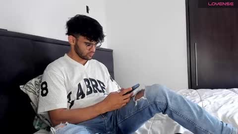 Im Chirs IM MODEL INDEPENDT online show from 12.31.24