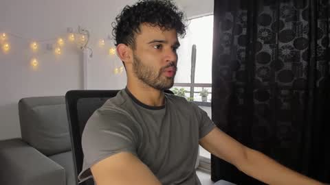 Im Chirs IM MODEL INDEPENDT online show from 01.24.25