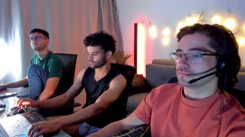 Im Chirs IM MODEL INDEPENDT online show from 03.11.25