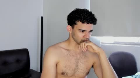 Im Chirs IM MODEL INDEPENDT online show from 10.17.25