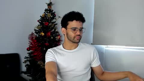 Im Chirs IM MODEL INDEPENDT online show from 12.18.25