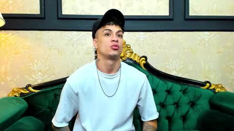 Snapshot of chrismckay_ chatting on 10.11.25 Chris online show from 10.11.25