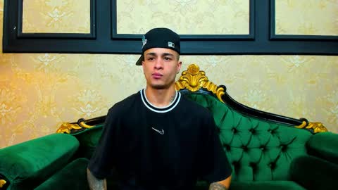 Snapshot of chrismckay_ chatting on 11.26.25 Chris online show from 11.26.25