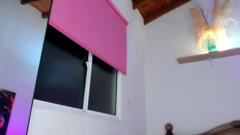 Hi dont forguet to follow me    online show from 10.16.25