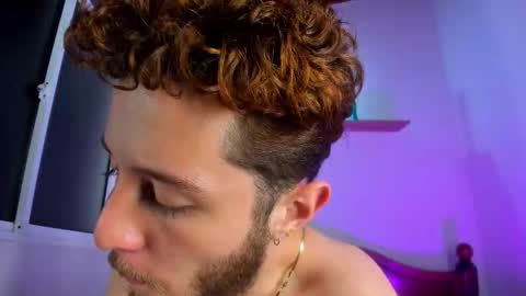 Hi dont forguet to follow me    online show from 11.18.25