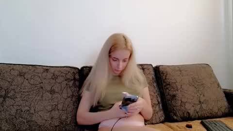 Snapshot of christihanson chatting on 12.05.25 christihanson online show from 12.05.25