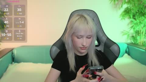 EvaBlonde TayaBrunette EliieBlack hair online show from 02.17.26