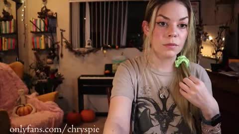 Snapshot of chrysanthulu chatting on 10.24.25 Chrys online show from 10.24.25