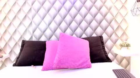 Christal Golden online show from 02.17.25