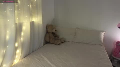 Snapshot of cielo_18d chatting on 01.12.25 Mia online show from 01.12.25