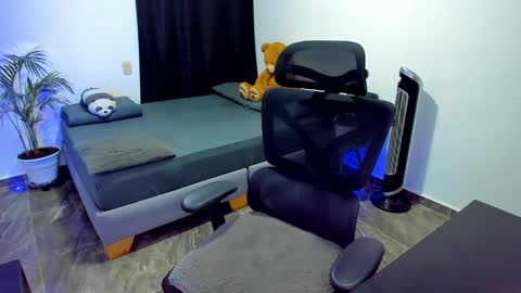 Luna and Sebas  online show from 09.16.25