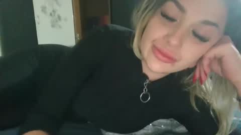 GreenKarina online show from 01.17.25