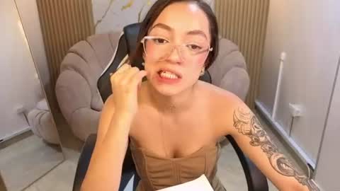 Snapshot of cinnamon_b chatting on 07.23.26 Cinnamon online show from 07.23.26