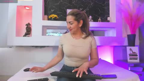 Cinthya  online show from 02.20.26