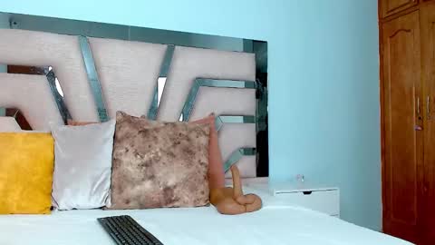 Snapshot of cintia_hills chatting on 01.04.25 Cintia Hills online show from 01.04.25