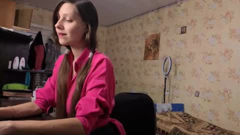 Lisa Salivan online show from 11.05.25