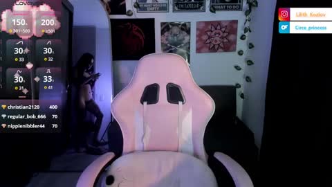 Snapshot of circe_l chatting on 02.13.25 Paulina online show from 02.13.25