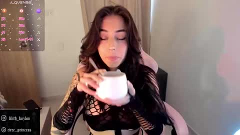 Snapshot of circe_l chatting on 10.23.25 Paulina online show from 10.23.25