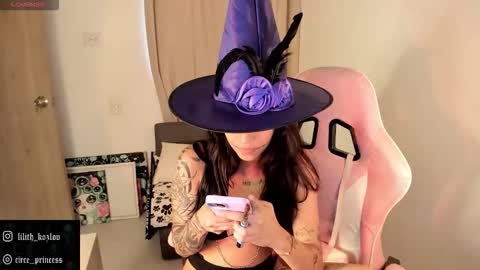 Snapshot of circe_l chatting on 10.31.25 Paulina online show from 10.31.25