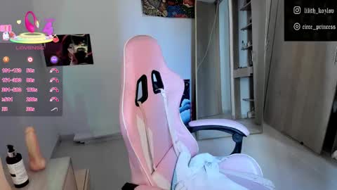 Snapshot of circe_l chatting on 12.13.25 Paulina online show from 12.13.25