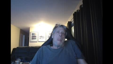 Snapshot of cjscout chatting on 12.24.24 cjscout online show from 12.24.24